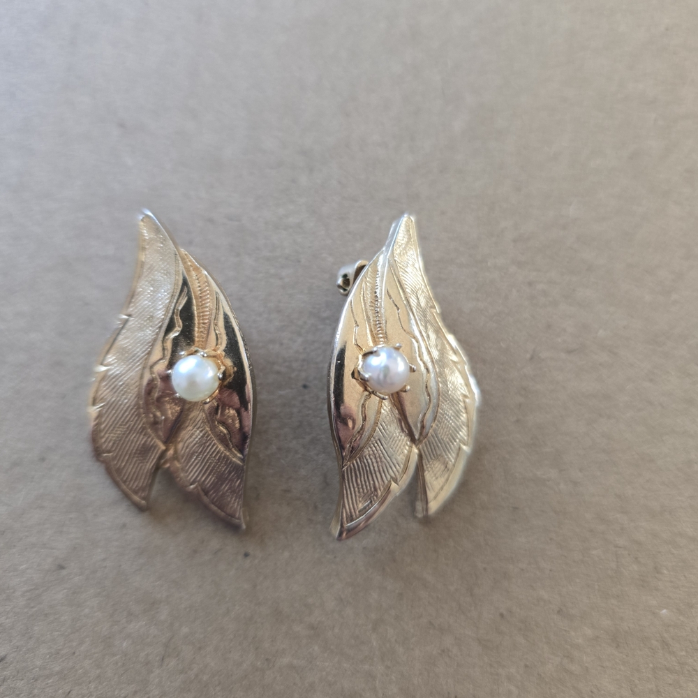 Elegant Gold Leaf Pearl Earrings